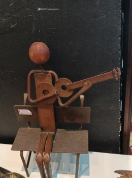 Violeiro com banco